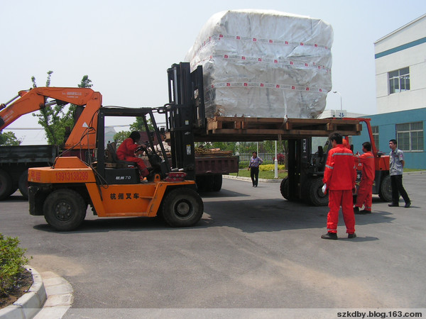 CNC機(jī)械裝卸搬運(yùn)